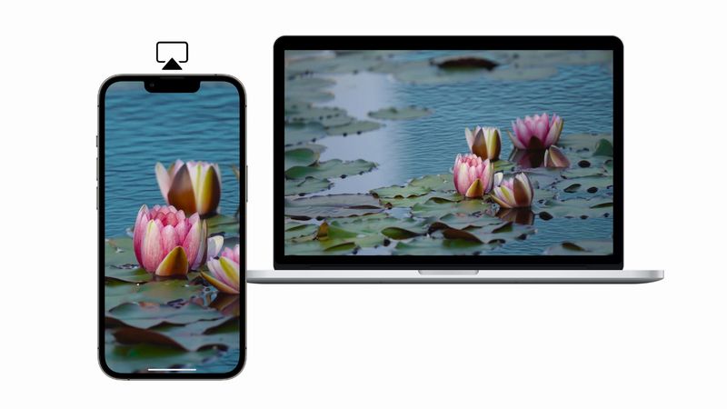 iPhone und MacBook mit gleichem Inhalt auf beiden Bildschirmen mit AirPlay