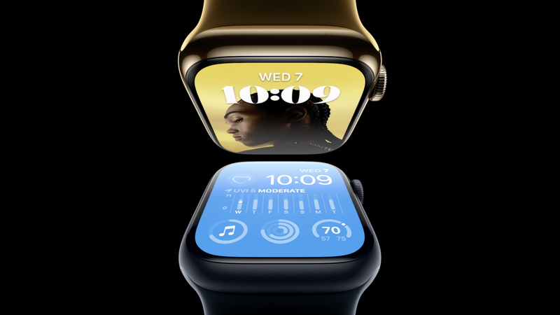 Zwei Smartwatches der Apple Watch Series 8 nebeneinander