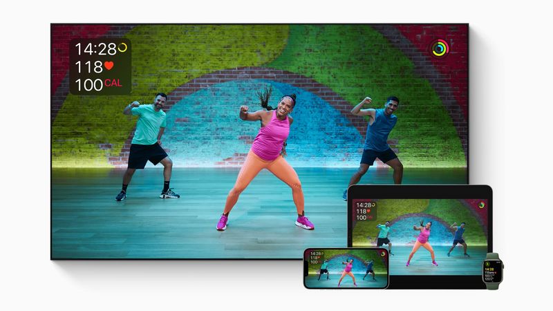 Marketingbild, das die neuen Tanz-Workouts und Themenkollektionen für Apple Fitness+-Abonnenten auf iPhone, iPad, Apple Watch und Apple TV zeigt