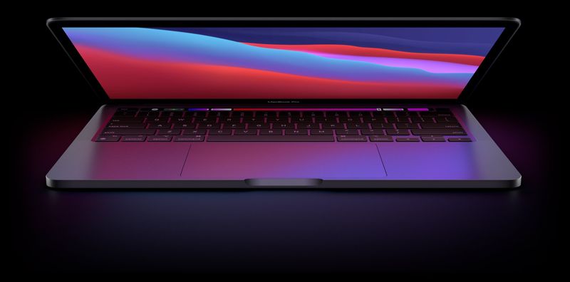 Werbegrafik von Apple, die ein Apple Silicon MacBook Pro mit halb geöffnetem Deckel zeigt