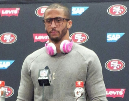 49ers-Quarterback muss 10.000 US-Dollar Strafe zahlen, weil er Beats-Kopfhörer trägt