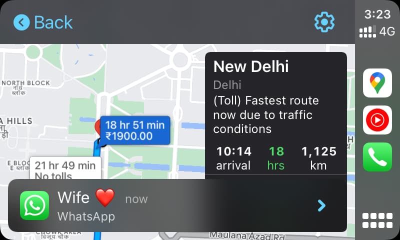 WhatsApp-Benachrichtigung in CarPlay mit geöffnetem Google Maps im Hintergrund