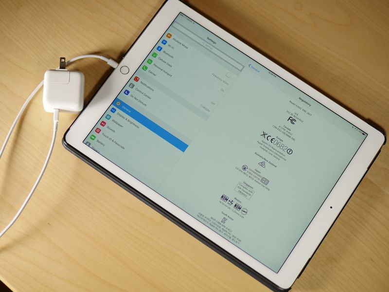 29-W-iPad-Pro-Ladegerät: Hinweise zu behördlichen Informationen zum schnelleren Laden
