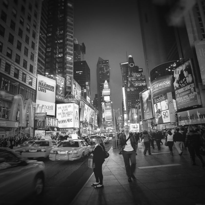 New-York-Street-Night-City-dark-sw-vignette-9-Wallpaper